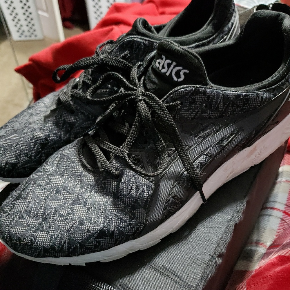 Asics Sneakers